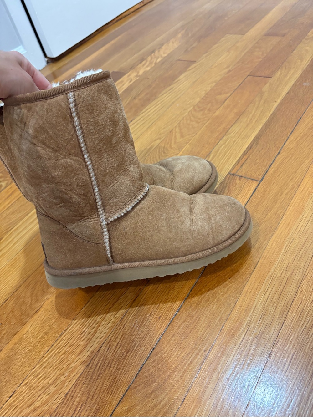 UGG Classic Short Boots - Picture 6 of 9